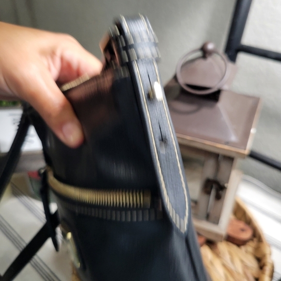 Dooney Bourke Black Genuine Pebbled Leather Shoulder Bag - Picture 7 of 16